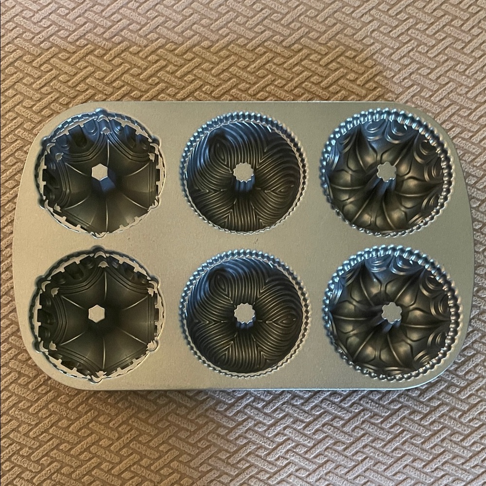 Nordic Ware Metallic Gray Mini Bundt Pan